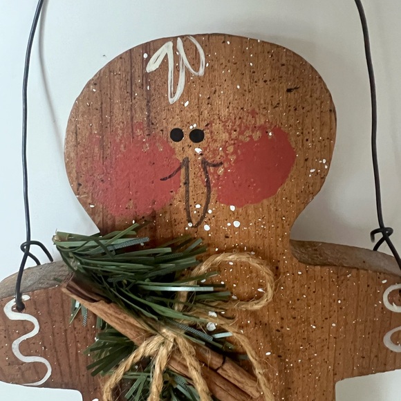 Vintage Wooden Hanging or Prop Up Gingerbread Man - Picture 8 of 9